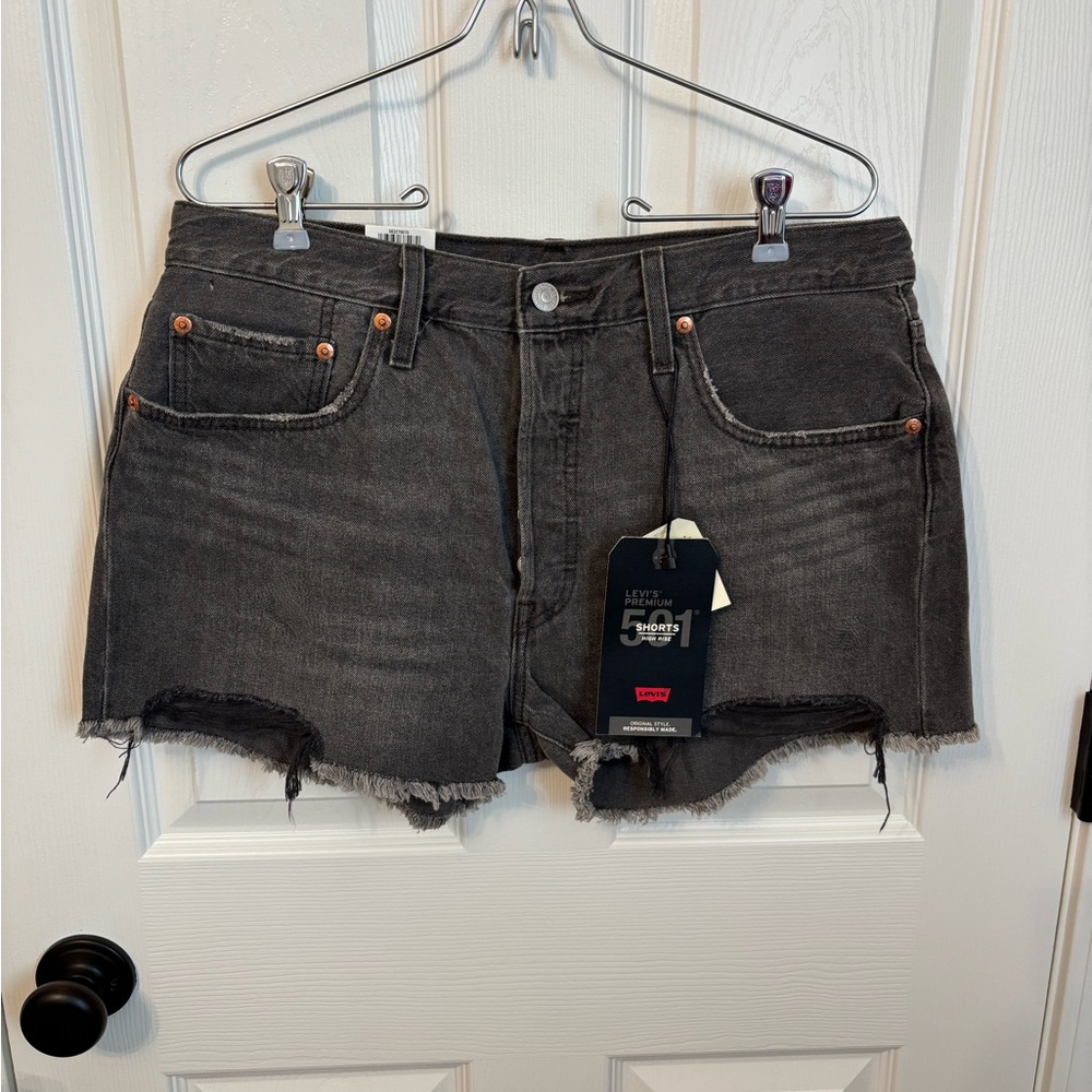 Levi’s 501 High Rise Shorts Black Denim Frayed Hem NWT Women’s - Picture 2 of 14